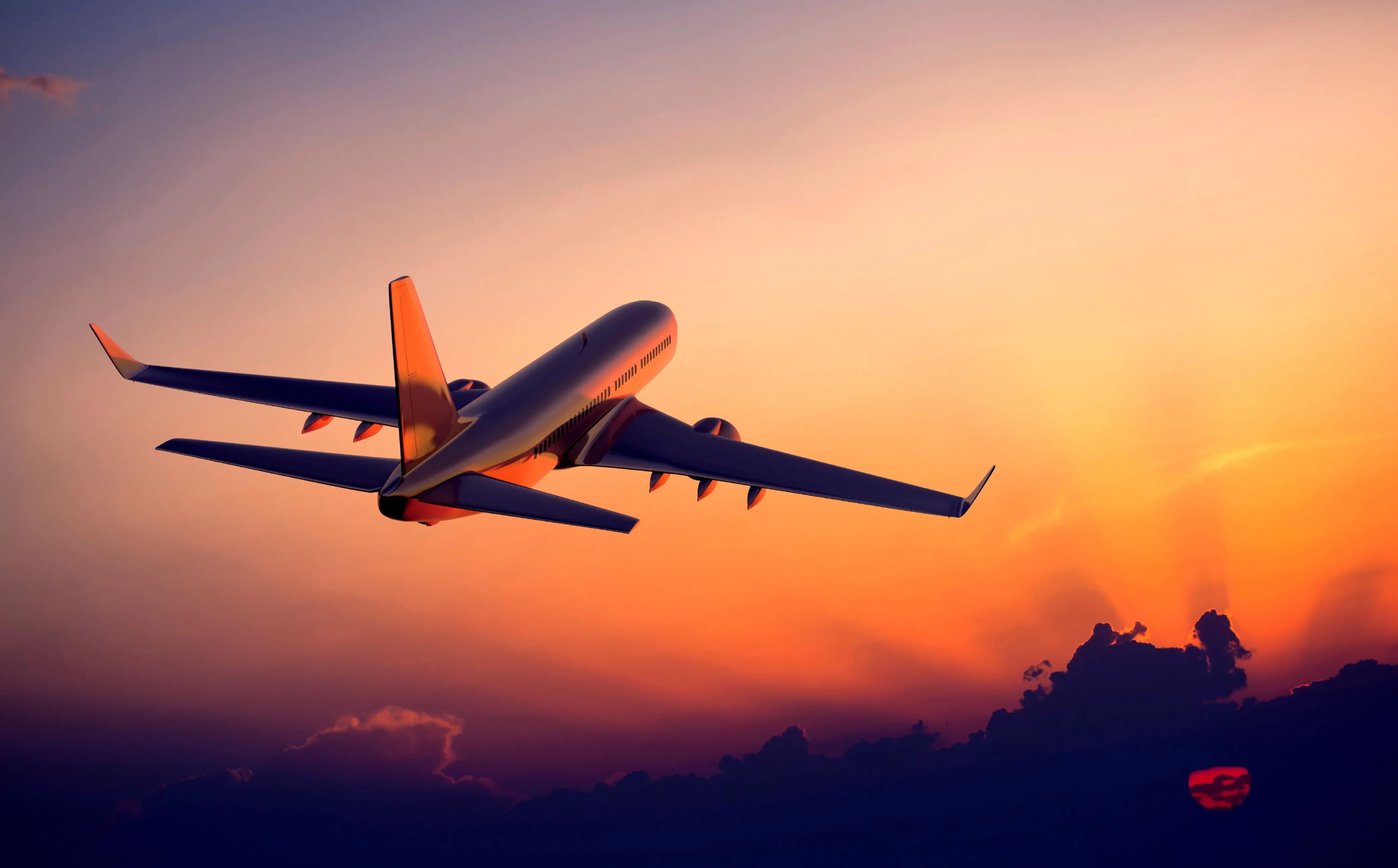 Um avião no pôr do sol decolando