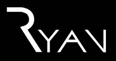 Logo com tipografia branca e fina estilizada escrito Ryan